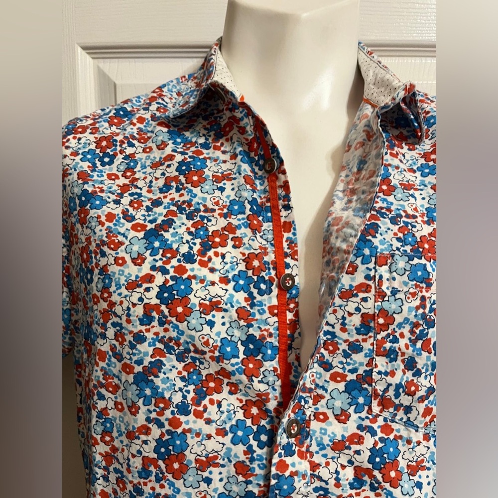 (10) Across the Pond Blue and red floral short sleeve button up shirt - Picture 6 of 16